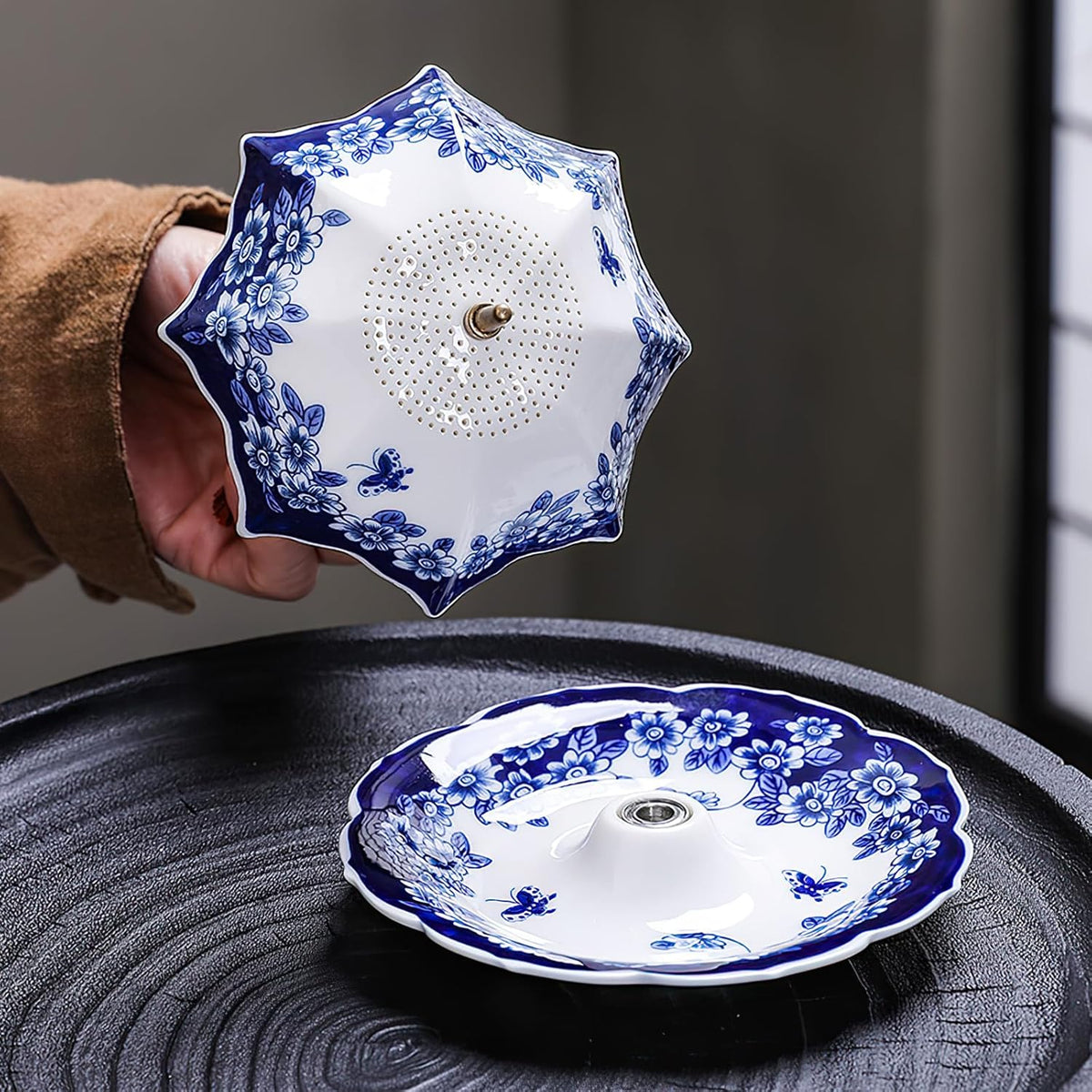 Umbrella Shape Ceramic Tea Strainer - Chinese Blue & White Porcelain Loose Leaf Filter with Rotating Design, Multi-Purpose Tea Infuser for Kung Fu/Coffee/Brewing (Bule)